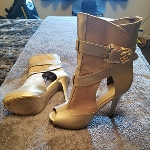 Peek a boo boots size 10 womans